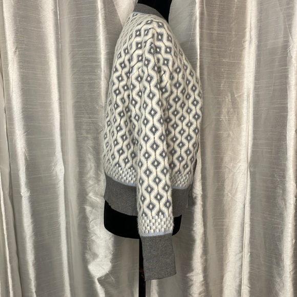 Cupcakes and Cashmere Women’s M Button Up V Neck - Picture 2 of 8